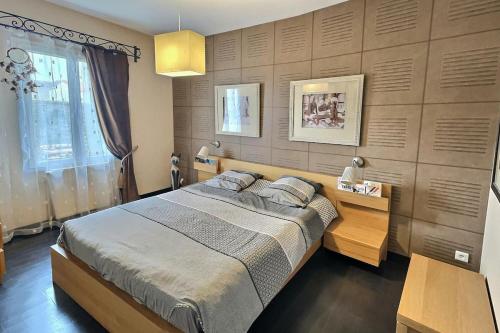 Postel nebo postele na pokoji v ubytování Maison 4 chambres piscine et jacuzzi
