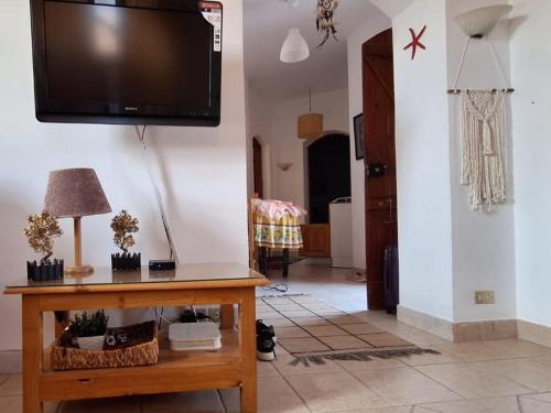 Televisyen dan/atau pusat hiburan di Downtown ElGouna Excellent Location