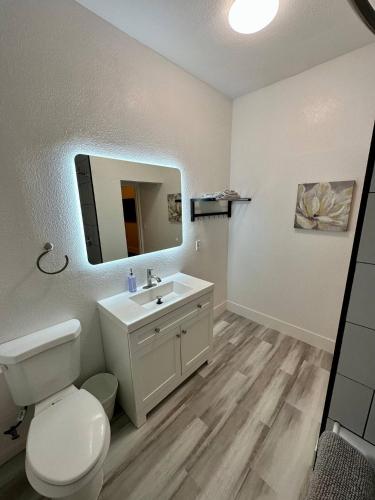 Un baño de Cozy Tower Hideaway