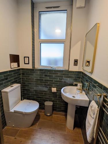 Central London Apartment - Great Location photo 105