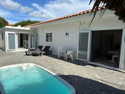 1 bedroom apartment and swimming pool