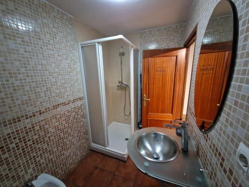 A bathroom at Apartamento Centro de Toledo