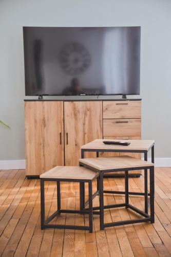 Excellence Sarrailにあるテレビまたはエンターテインメントセンター