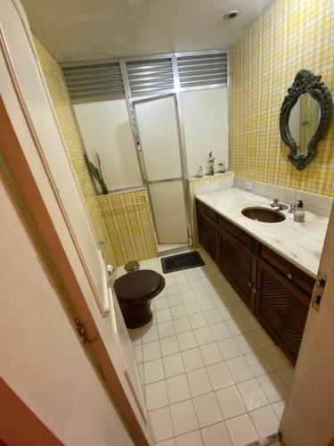 Ένα μπάνιο στο Villa Aruanda