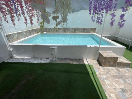 a swimming pool in a garden with aitating at Casa de descanso con piscina Galileos in León