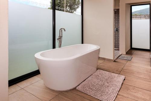 Ένα μπάνιο στο Villa Tulipan las estacas morelos