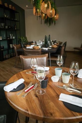 a wooden table with wine glasses and napkins on it at Domaine Le Verbois in Chantilly