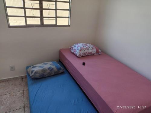 Katil atau katil-katil dalam bilik di Excelente casa dois pavimentos