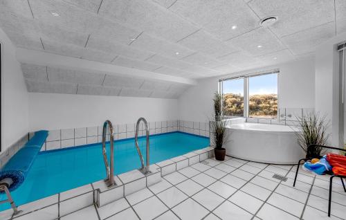Bazén v ubytování Pet Friendly Home In Henne With Sauna nebo v jeho okolí