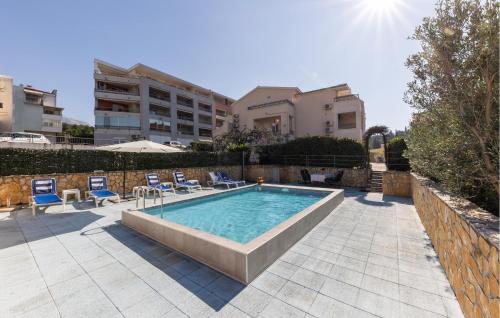 Lovely Apartment In Makarska