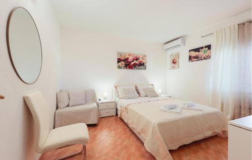 Lovely Apartment In Makarska
