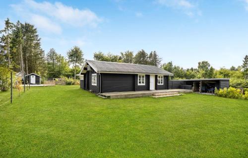 3 Bedroom Stunning Home In Glesborgにある庭