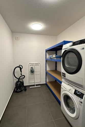 a laundry room with a washer and a washing machine at Apartments by the sea Nerezine, Losinj - 23786 in Nerezine