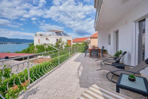 Apartments by the sea Mastrinka, Ciovo - 23959