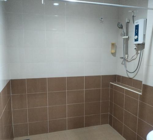 Bilik mandi di Reintree Lodge Hotel Ipoh