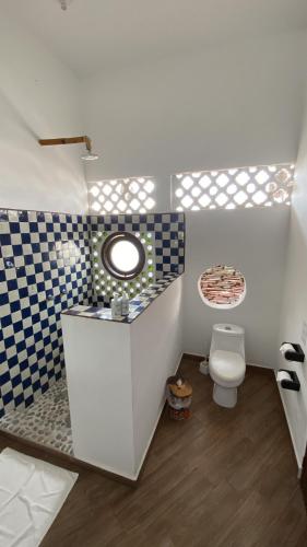 Bilik mandi di Hotel Budamar Zipolite