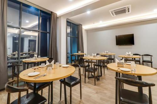 Μια τηλεόραση ή/και κέντρο ψυχαγωγίας στο Super Townhouse Jashn