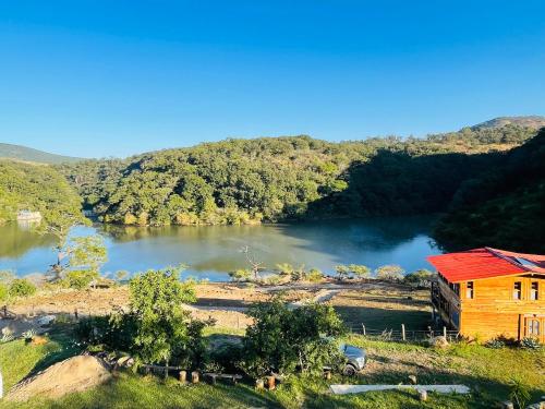 a house on a hill next to a lake at Cabañas del Lago in Mascota