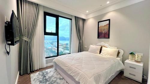 Katil atau katil-katil dalam bilik di ALTARA Quy Nhơn - RUBY Luxury Apartment