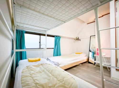 Ένα ή περισσότερα κρεβάτια σε δωμάτιο στο Holiday Anytel Shinjuku#2