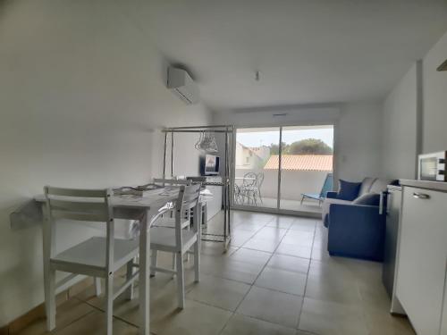 Studio 4 pers climatisé avec parking, à 100m de la mer - FR-1-475-174