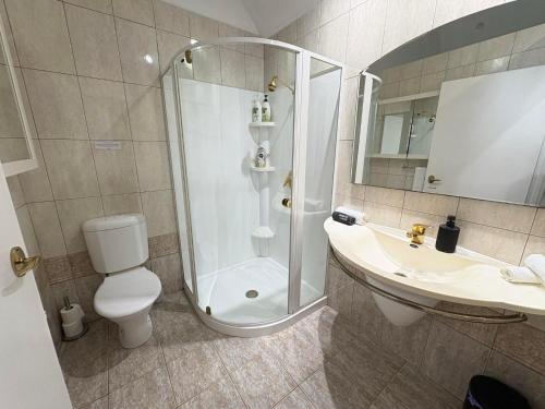 Un baño de Gallery Walk Chalets - Tamborine Mountain