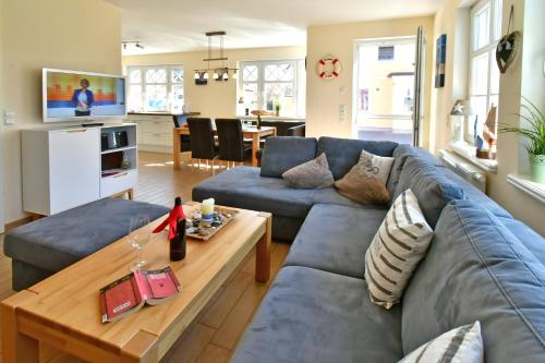 TV a/nebo společenská místnost v ubytování Haus Strandmuschel