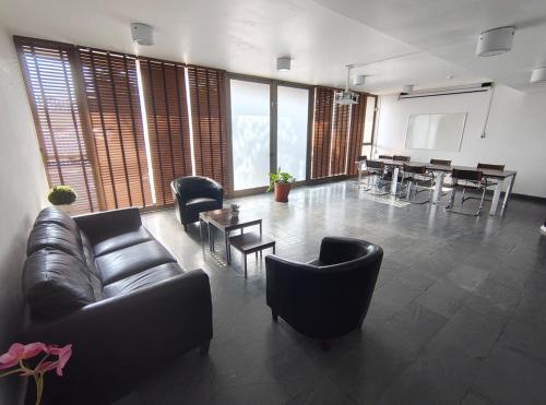 a living room with a couch and chairs and a table at Excelente Depto-2hab-2bañós in Calama