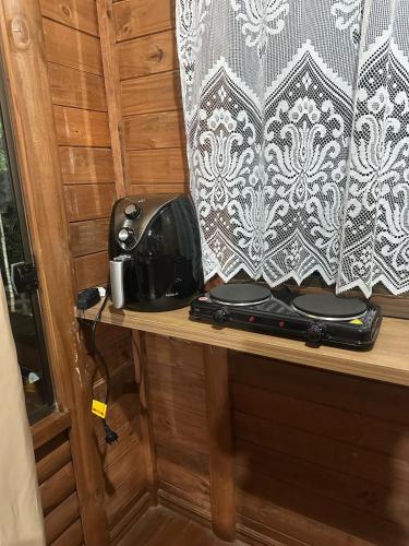 a table with a radio and a curtain at Loft do Lessa in Ouro Preto