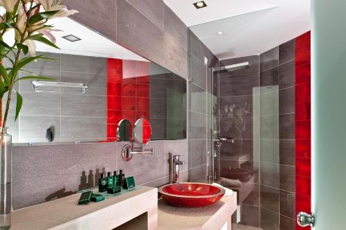 Ванна кімната в Kalavrita Canyon Hotel & Spa
