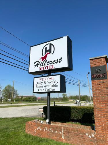 Sijil, anugerah, tanda atau dokumen lain yang dipamerkan di Hillcrest Motel by Oyo Aurora near Lawrenceburg