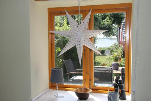 a large star chandelier hanging in a kitchen window at Alte Mühle Schleiblick in Maasholm-Bad