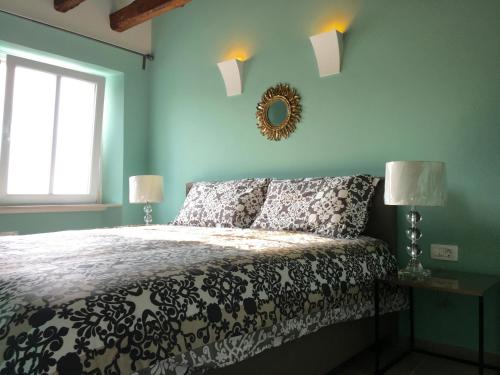Postel nebo postele na pokoji v ubytování Bellavista Attic Apartment