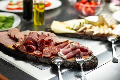 Comida en o cerca de este hotel