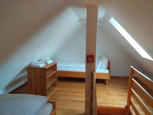 Ένα ή περισσότερα κρεβάτια σε δωμάτιο στο Hotel Gut Hühnerhof