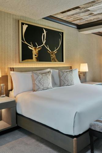 The Ritz-Carlton, Bachelor Gulchにあるベッド
