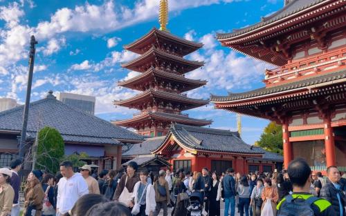 a crowd of people walking in front of two pagodas at Newly Built 3-Story House in the Heart of Tokyo-Easy Access to Airports,Skytree in Tokyo