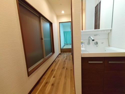 Asakusa Temple Detached BuildingZhujia Inn 2-8 people3 min walk to Asakusa Temple Skytree Ueno within walking distanceDirect access to Ginza, Shibuya, Shinjuku by subway