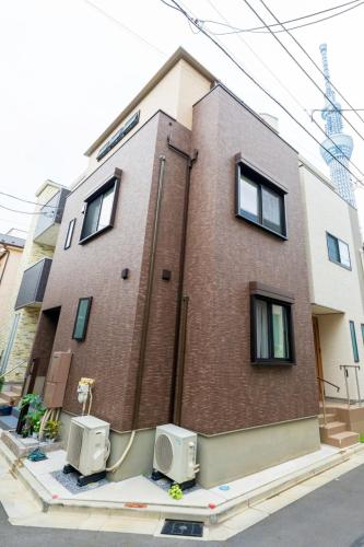 a red brick building with two windows on it at Newly Built 3-Story House in the Heart of Tokyo-Easy Access to Airports,Skytree in Tokyo