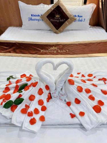 a bed with two towels made to look like hearts at Phương Anh 7 in Da Nang