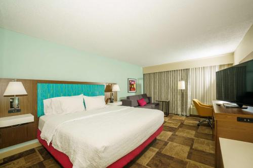 Ένα ή περισσότερα κρεβάτια σε δωμάτιο στο Hampton Inn Hutchinson