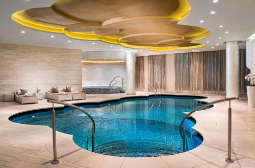 a swimming pool in a hotel room with a ceiling at Waldorf Astoria Berlin in Berlin