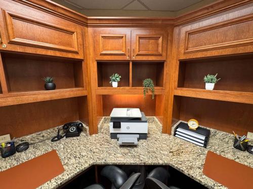 an office with a desk with a printer at Hilton Garden Inn Lake Forest Mettawa in Lake Forest