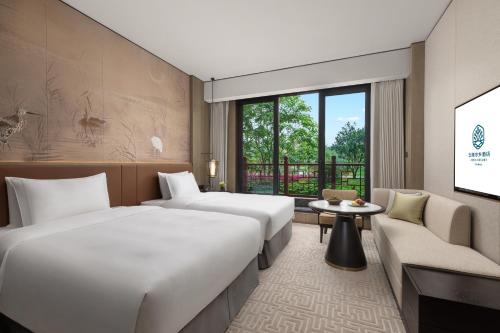 Postel nebo postele na pokoji v ubytování Xiamen Aqua Resort