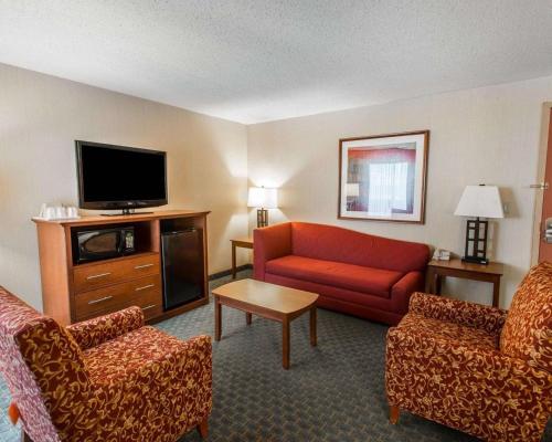 Μια τηλεόραση ή/και κέντρο ψυχαγωγίας στο Quality Inn and Conference Center Greeley Downtown