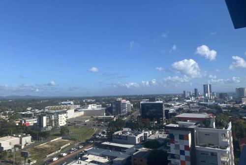 Pemandangan umum bagi Gold Coast atau pemandangan bandar yang diambil dari hotel