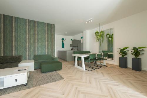 Posezení v ubytování Home City Hotspot, Near City Center And Park