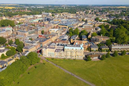 an aerial view of the university of oxford at University Arms, Autograph Collection in Cambridge
