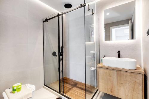 Brisk - Chic 1 Bedroom Apartment in Athens