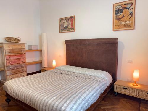 a bedroom with a bed and two lamps on tables at 1 Min Walk from the Sea, with 2 Bed and 2 Bath in Alassio